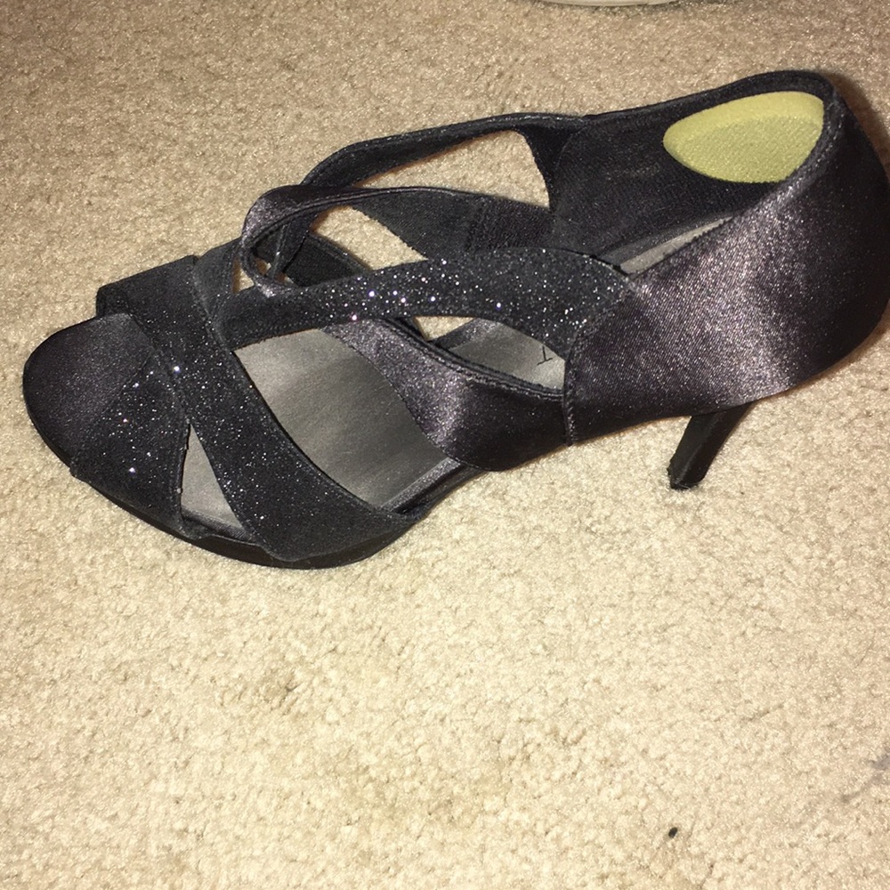 Glittery Pumps - Picture 2 of 4